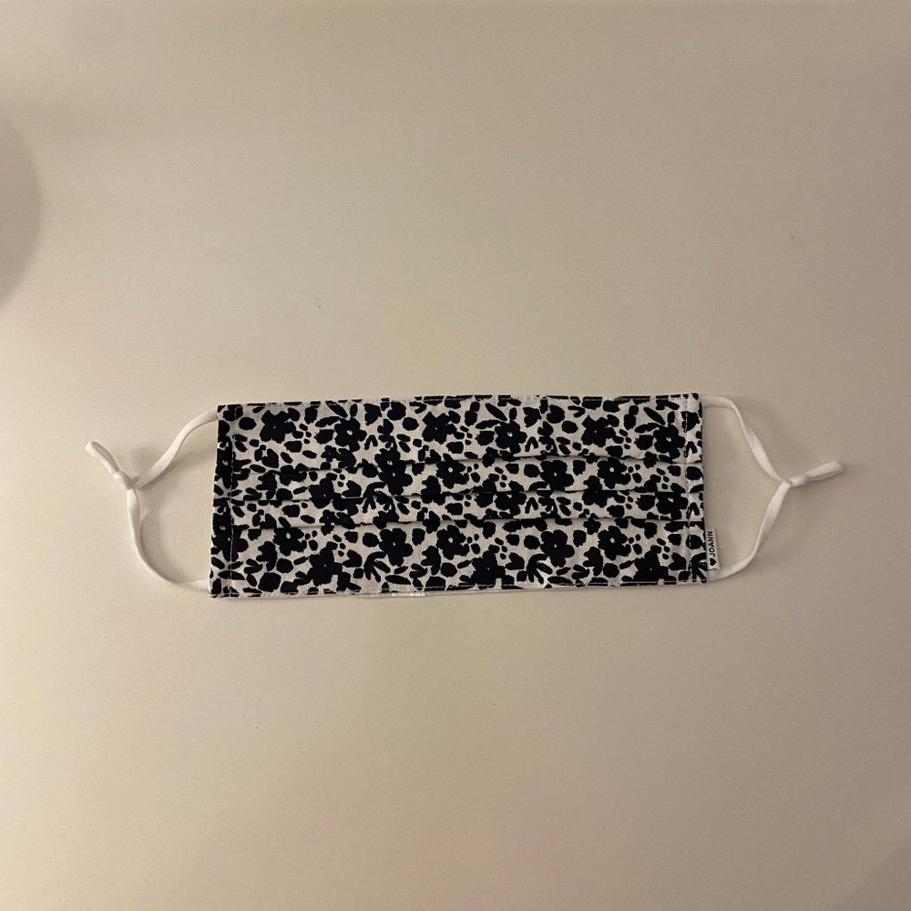 UNUSED Navy Floral Mask